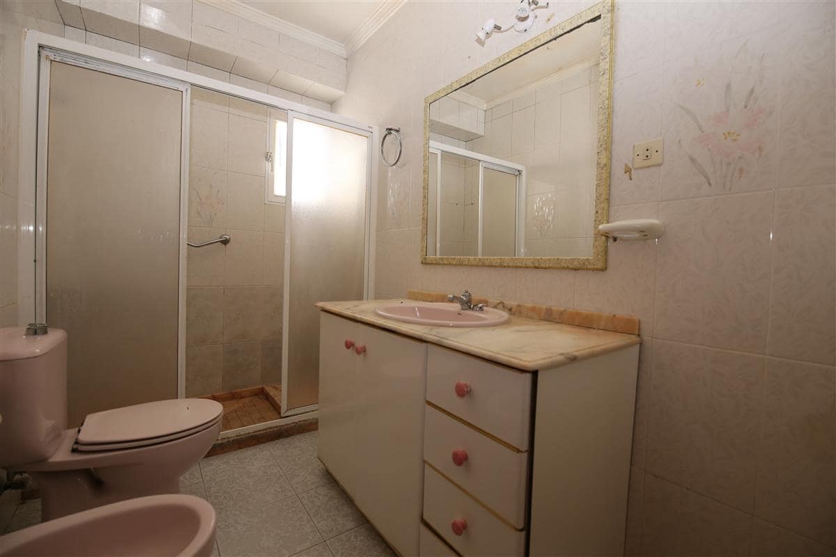 9 slaapkamer Huis te koop in Estepona met garage - € 690.000 (Ref: 9922819)