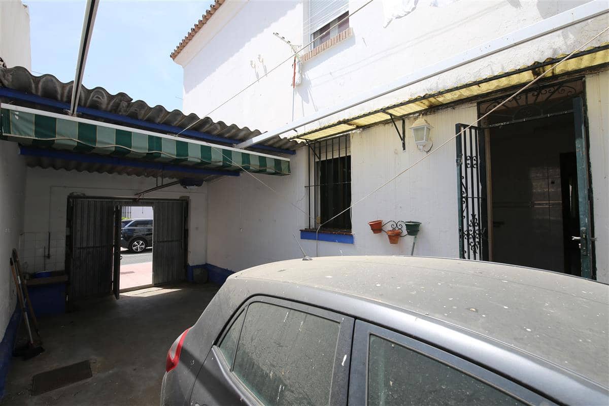 9 slaapkamer Huis te koop in Estepona met garage - € 690.000 (Ref: 9922819)