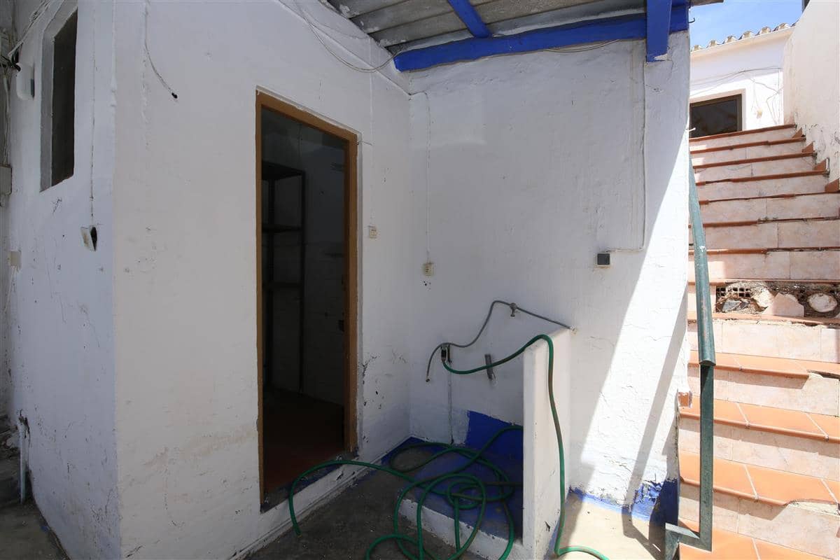 9 slaapkamer Huis te koop in Estepona met garage - € 690.000 (Ref: 9922819)