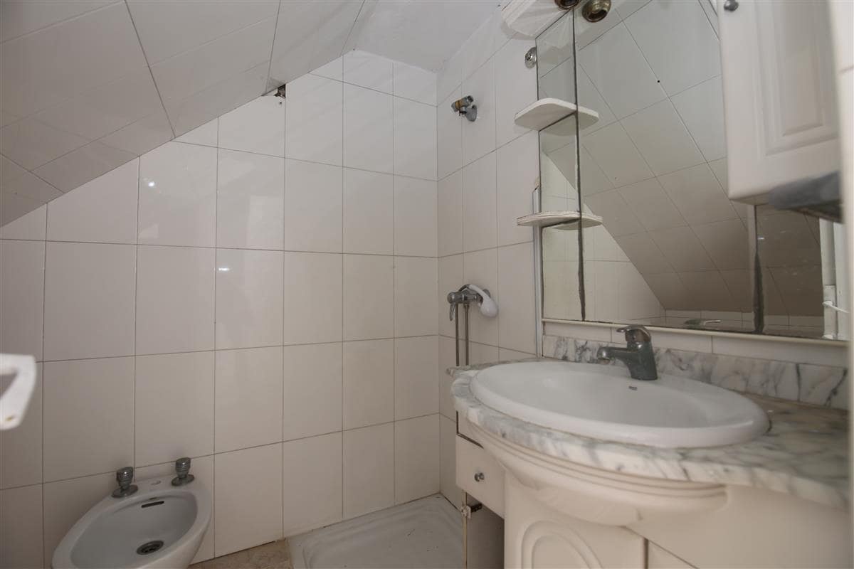 9 slaapkamer Huis te koop in Estepona met garage - € 690.000 (Ref: 9922819)