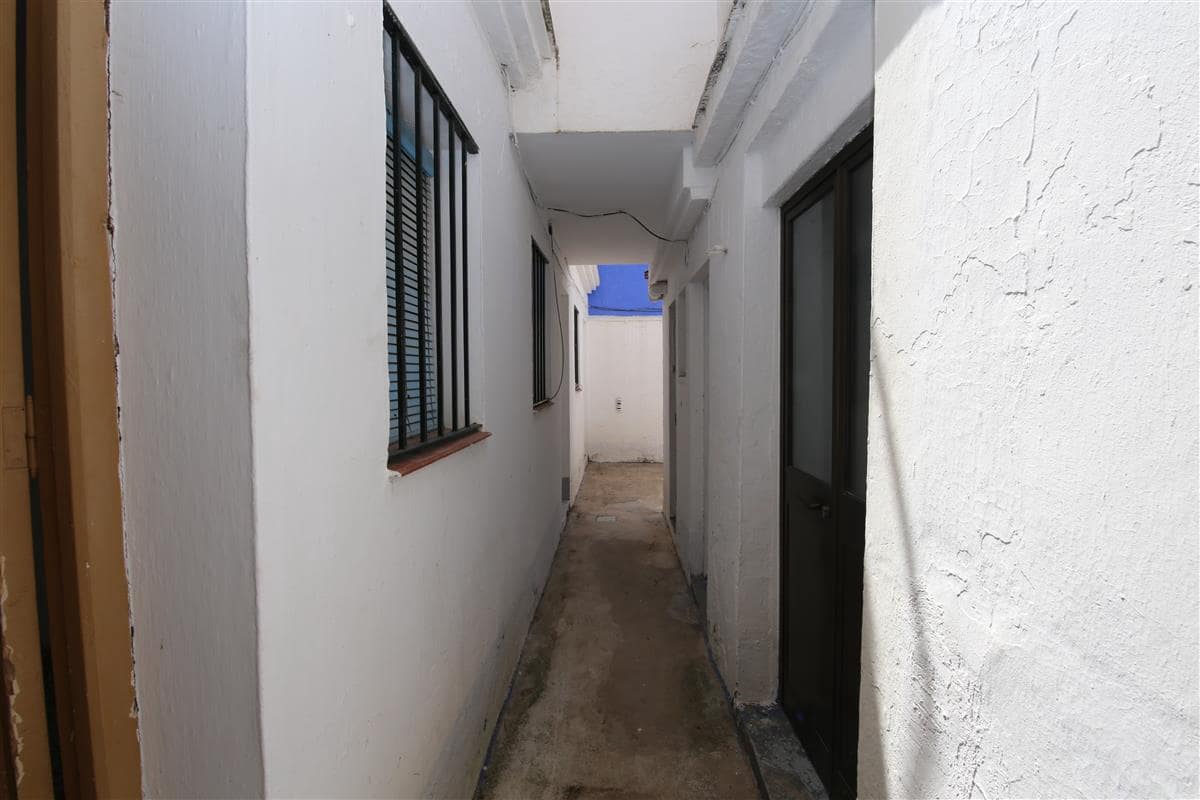 9 slaapkamer Huis te koop in Estepona met garage - € 690.000 (Ref: 9922819)