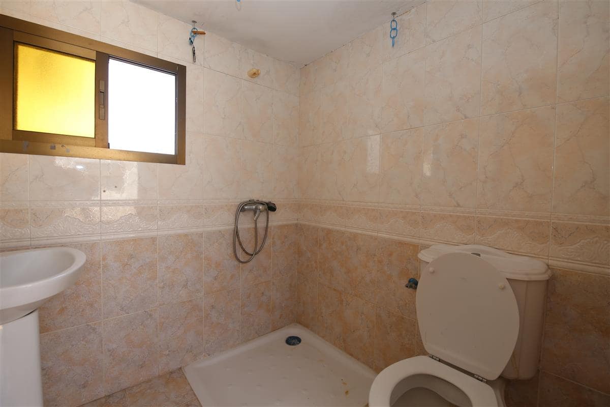 9 slaapkamer Huis te koop in Estepona met garage - € 690.000 (Ref: 9922819)