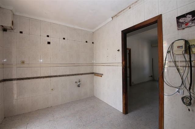 9 slaapkamer Huis te koop in Estepona met garage - € 690.000 (Ref: 9922819)