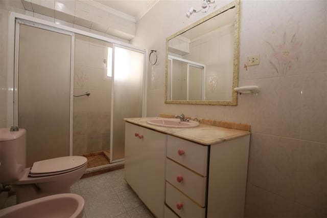 9 slaapkamer Huis te koop in Estepona met garage - € 690.000 (Ref: 9922819)
