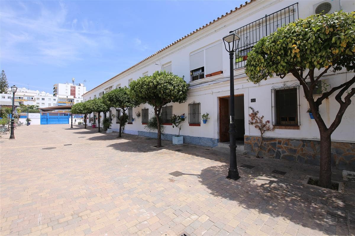 9 slaapkamer Huis te koop in Estepona met garage - € 690.000 (Ref: 9922819)