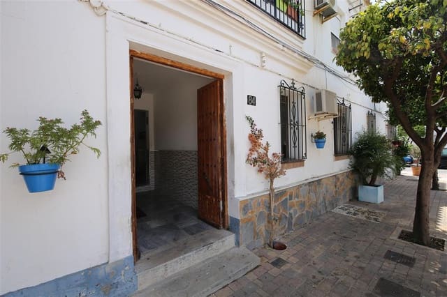 9 slaapkamer Huis te koop in Estepona met garage - € 690.000 (Ref: 9922819)