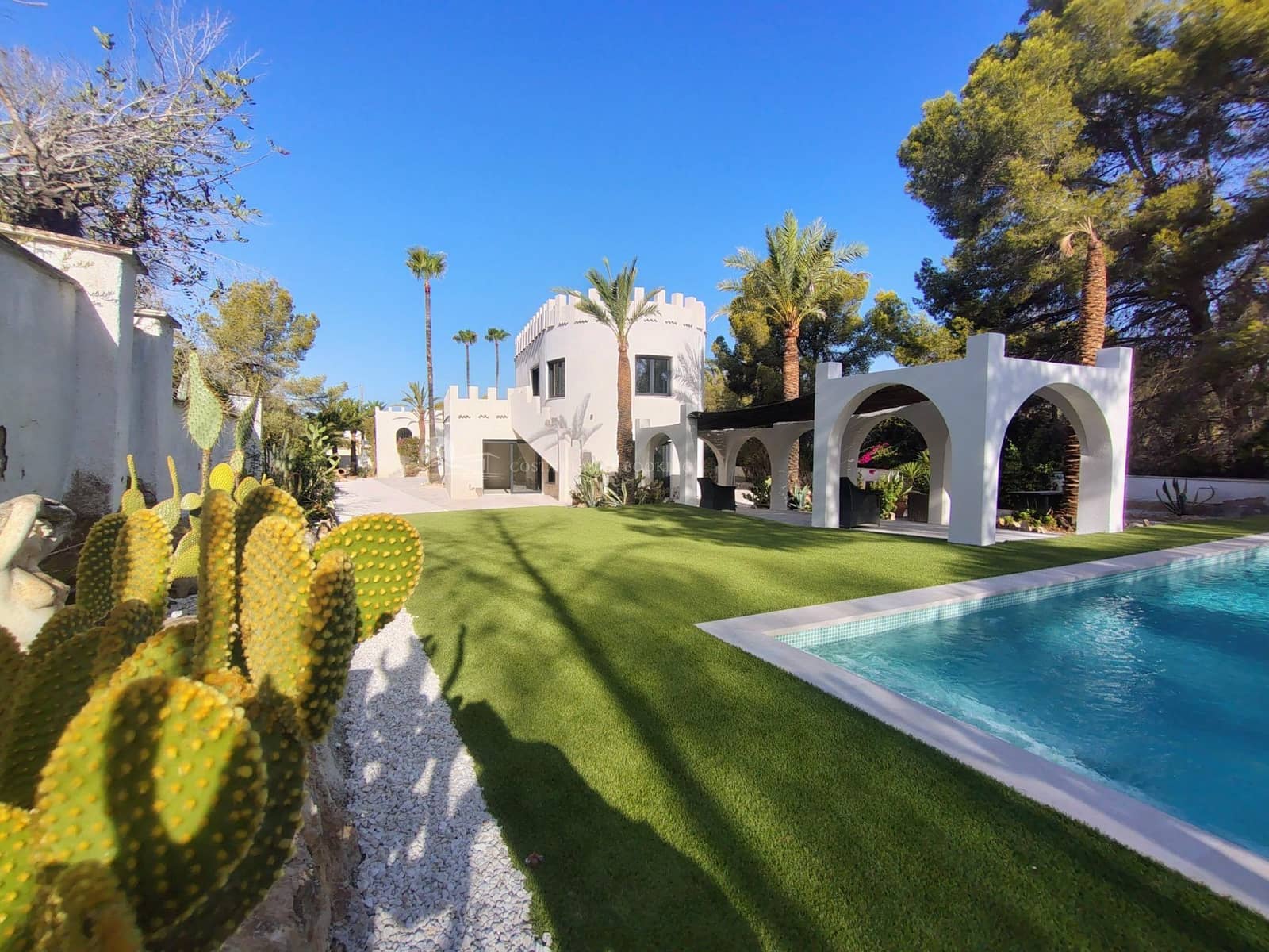 4 Zimmer Villa zu verkaufen in Albir mit Pool Garage - 1.595.000 € (Ref: 10025616)