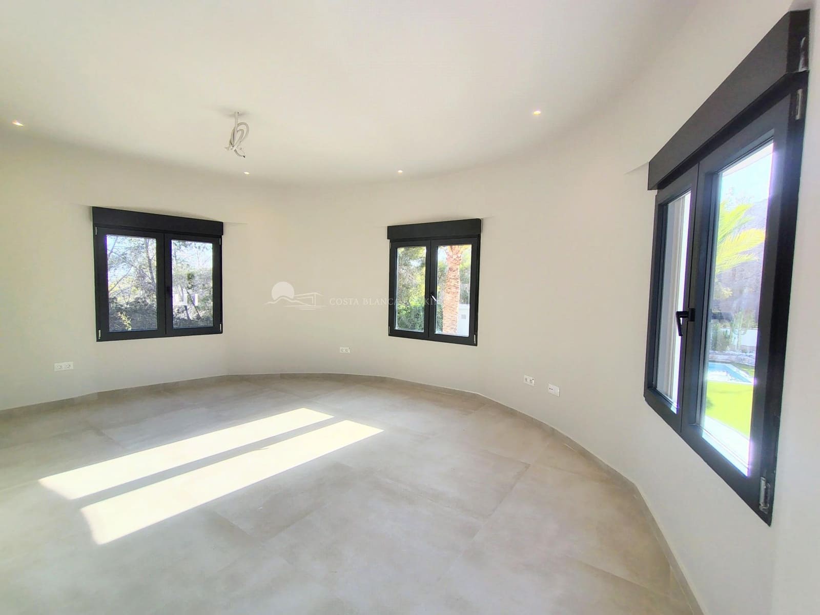 4 Zimmer Villa zu verkaufen in Albir mit Pool Garage - 1.595.000 € (Ref: 10025616)