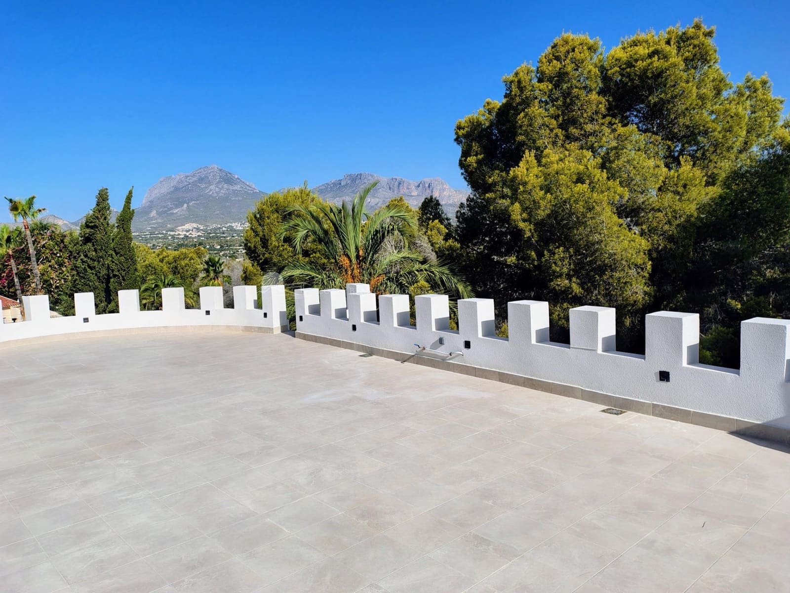 4 Zimmer Villa zu verkaufen in Albir mit Pool Garage - 1.595.000 € (Ref: 10025616)