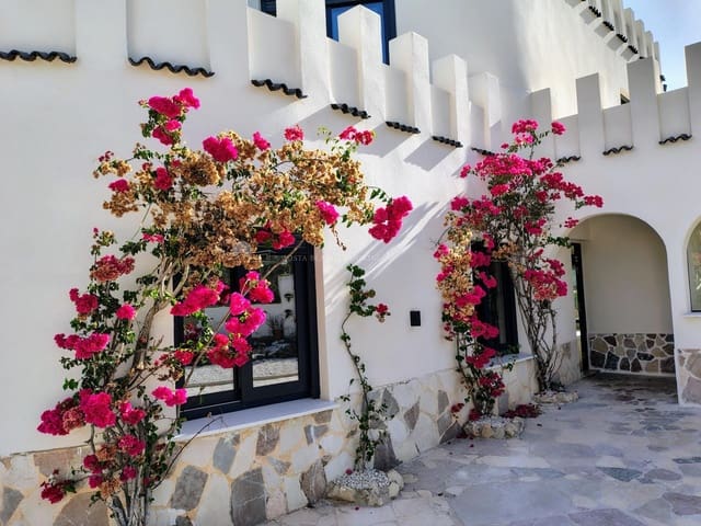 4 Zimmer Villa zu verkaufen in Albir, Alfaz del Pi / L'Alfàs del Pi mit Pool Garage - 1.595.000 € (Ref: 10025616)
