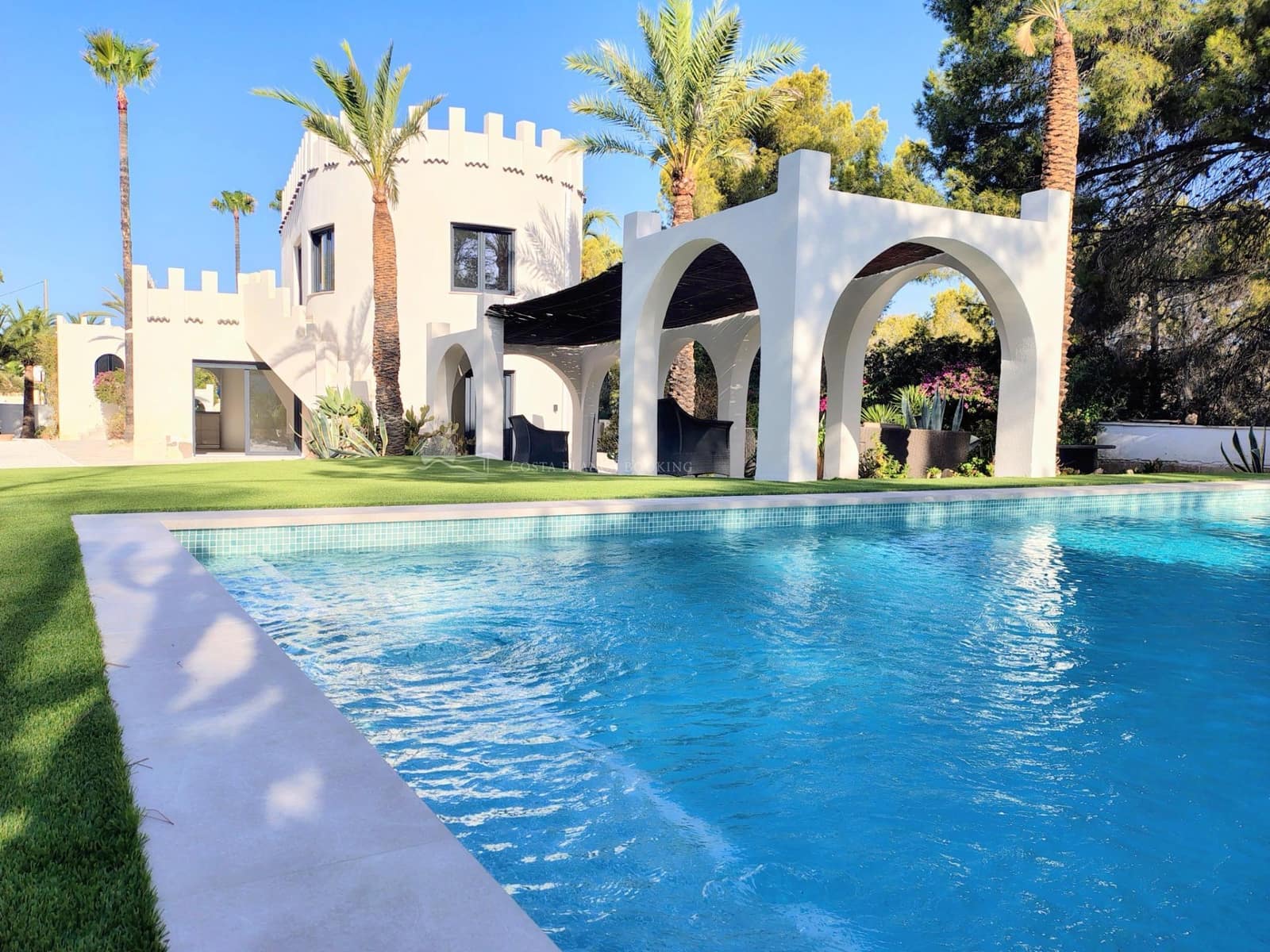 4 Zimmer Villa zu verkaufen in Albir mit Pool Garage - 1.595.000 € (Ref: 10025616)