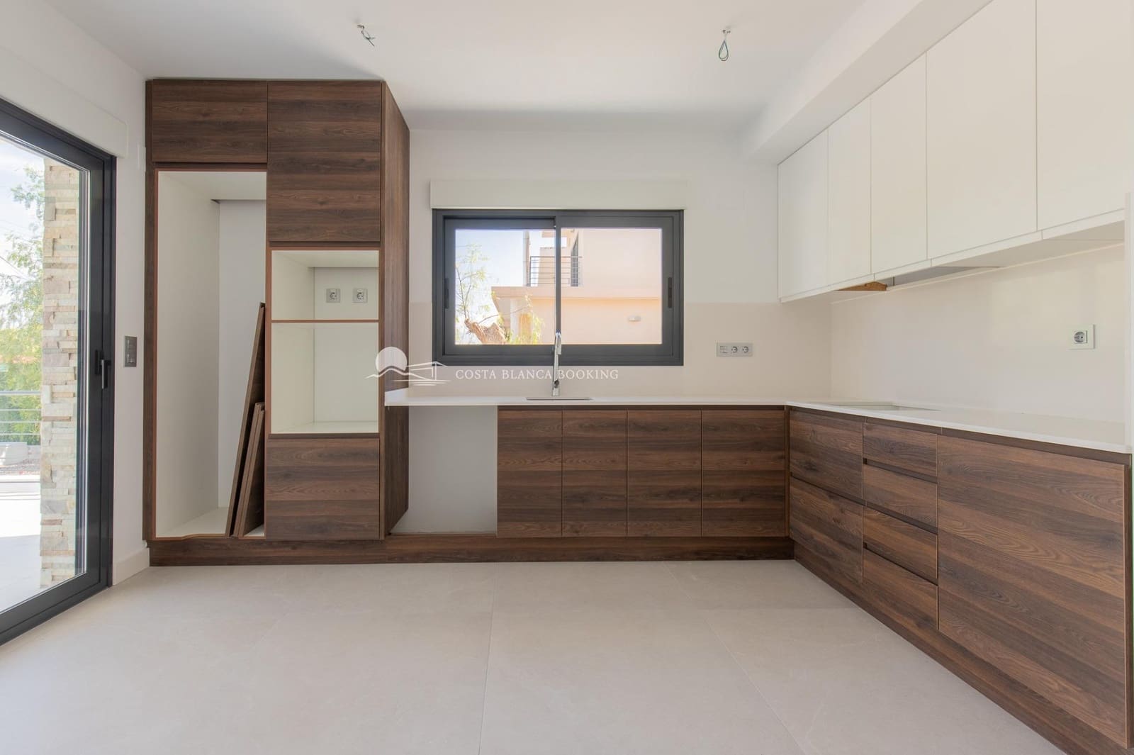 4 bedroom Villa for sale in Albir with pool garage - € 890,000 (Ref: 10147111)