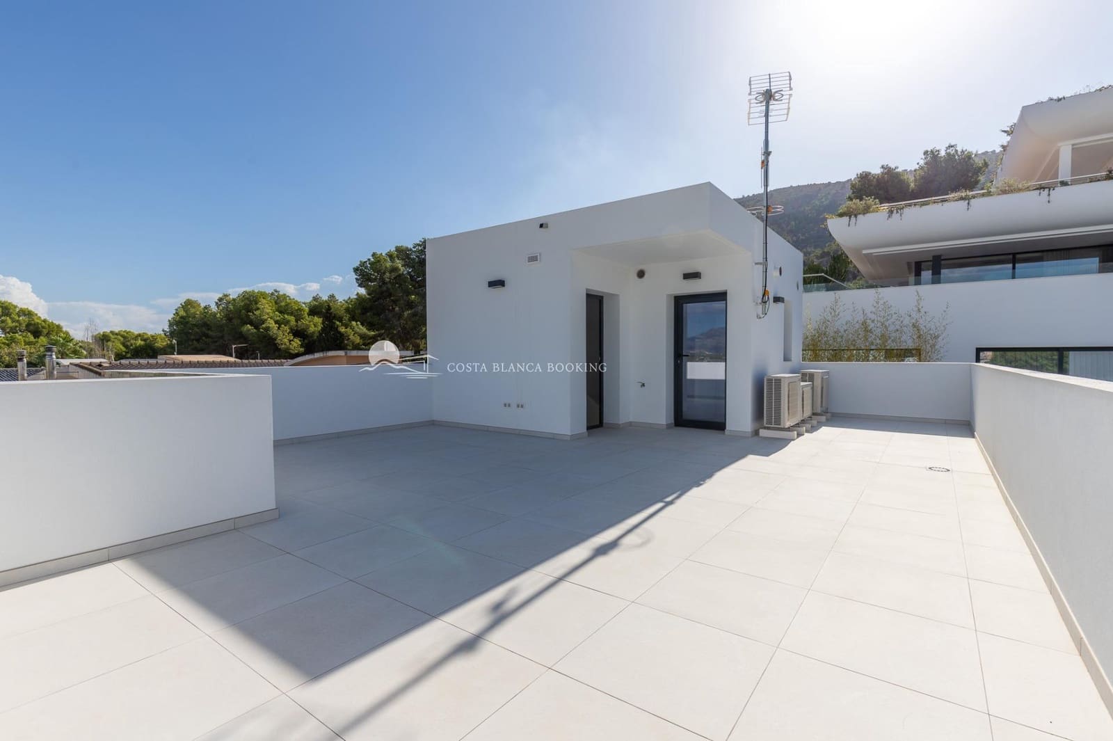 4 bedroom Villa for sale in Albir with pool garage - € 890,000 (Ref: 10147111)