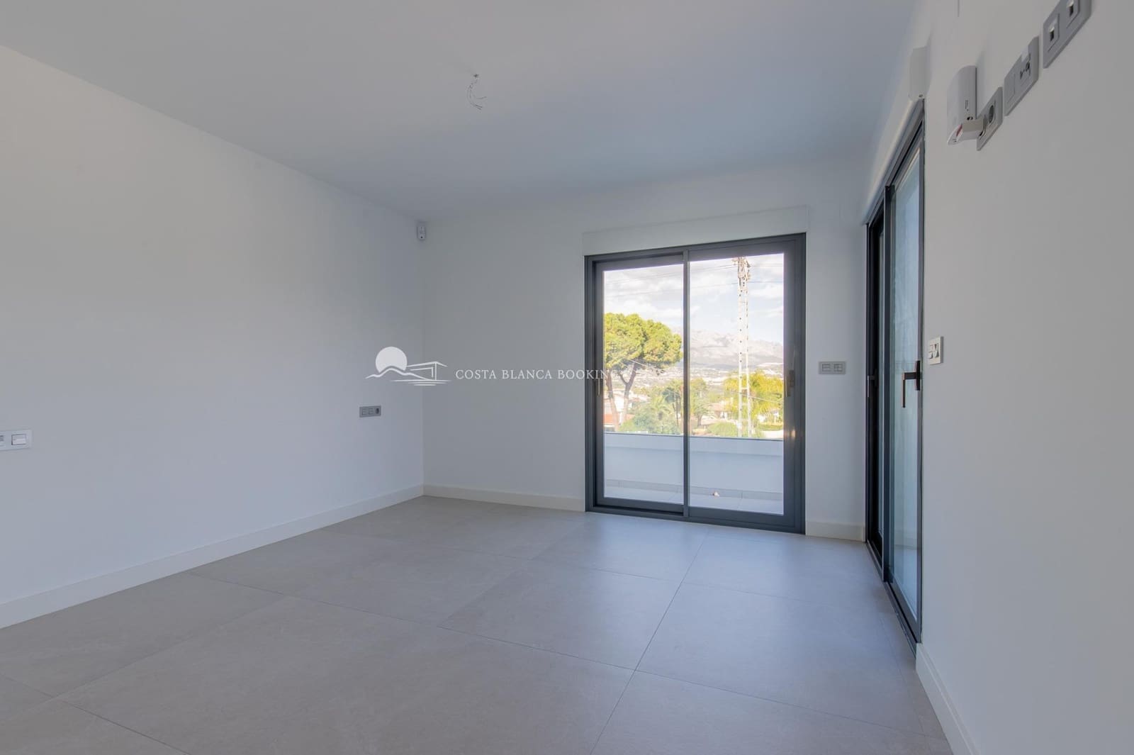 4 bedroom Villa for sale in Albir with pool garage - € 890,000 (Ref: 10147111)