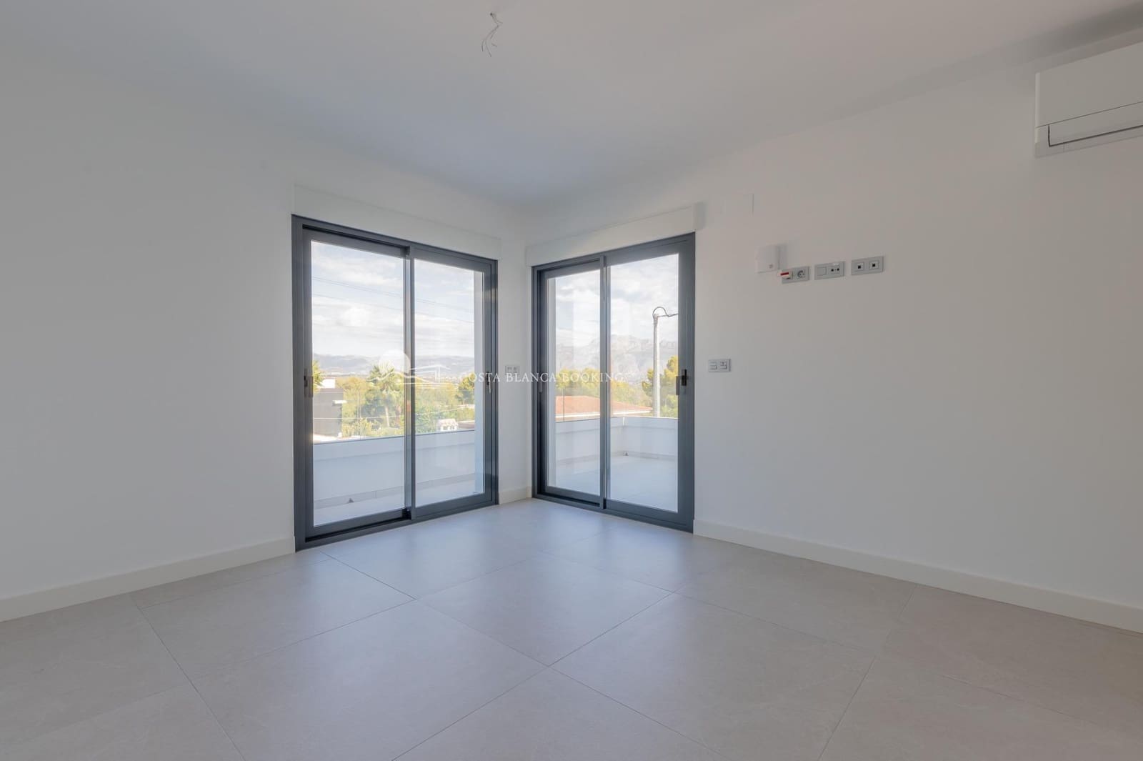 4 bedroom Villa for sale in Albir with pool garage - € 890,000 (Ref: 10147111)