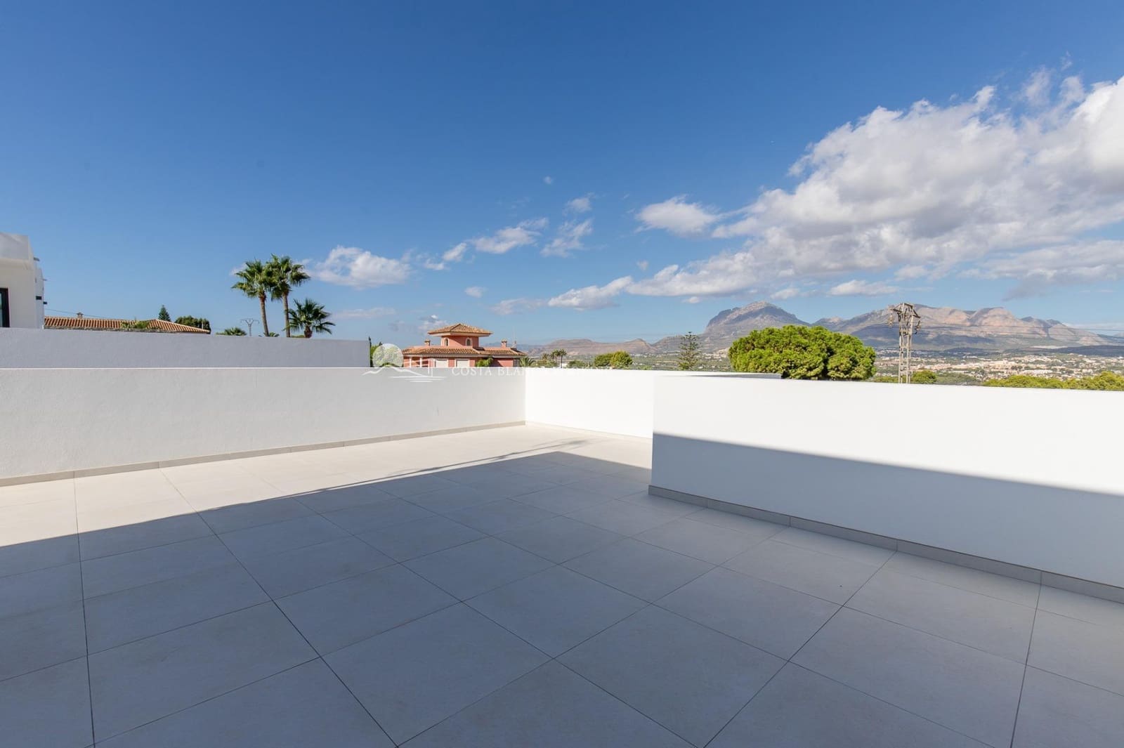 4 bedroom Villa for sale in Albir with pool garage - € 890,000 (Ref: 10147111)
