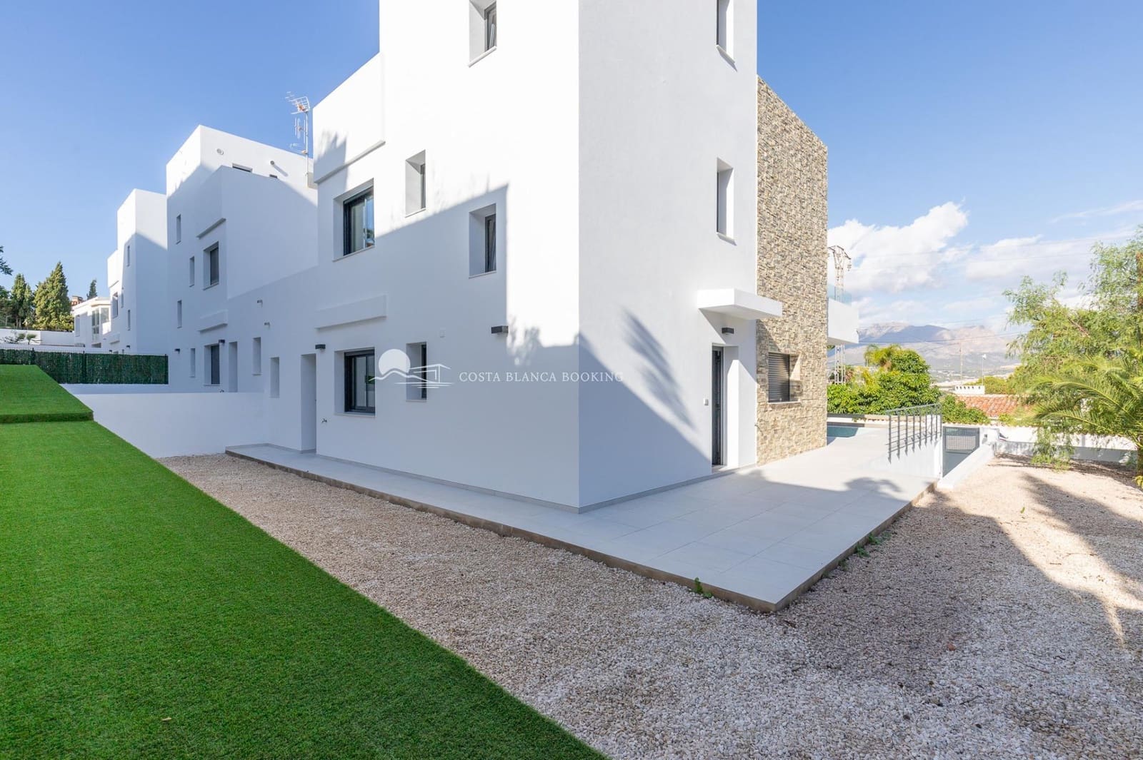 4 bedroom Villa for sale in Albir with pool garage - € 890,000 (Ref: 10147111)