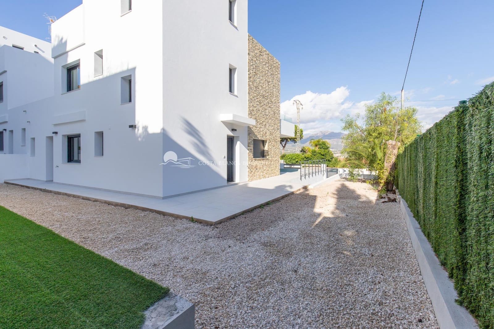 4 bedroom Villa for sale in Albir with pool garage - € 890,000 (Ref: 10147111)