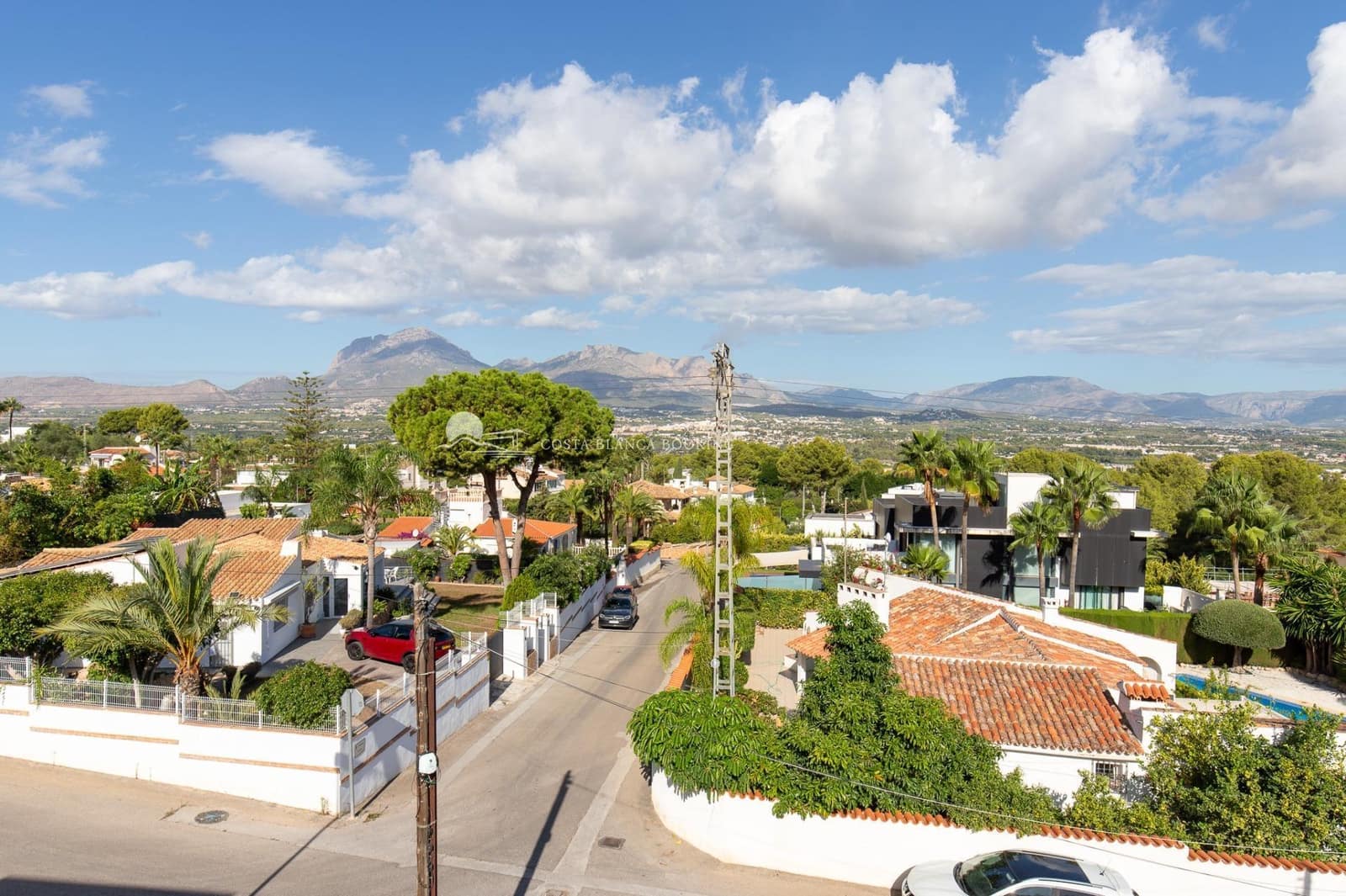 4 bedroom Villa for sale in Albir with pool garage - € 890,000 (Ref: 10147111)