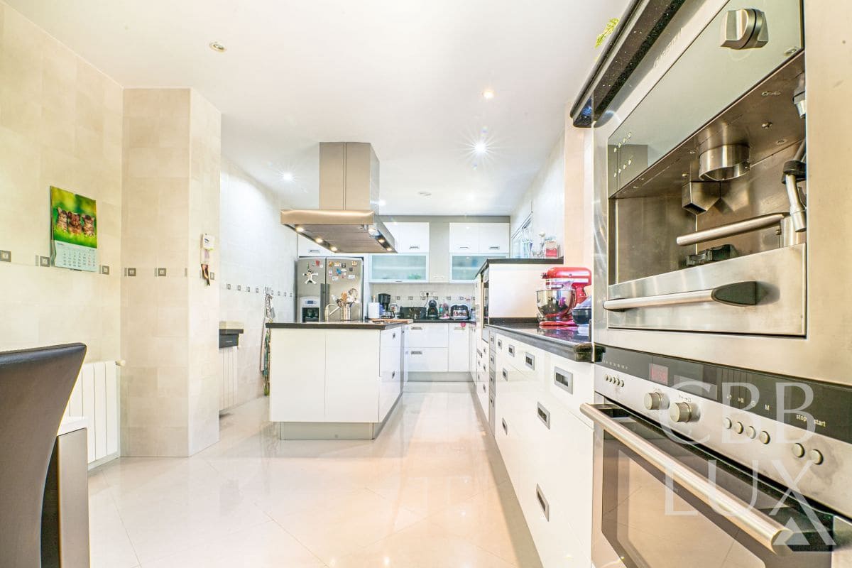 5 bedroom Villa for sale in Alfaz del Pi / L'Alfas del Pi - € 2,450,000 (Ref: 7124258)