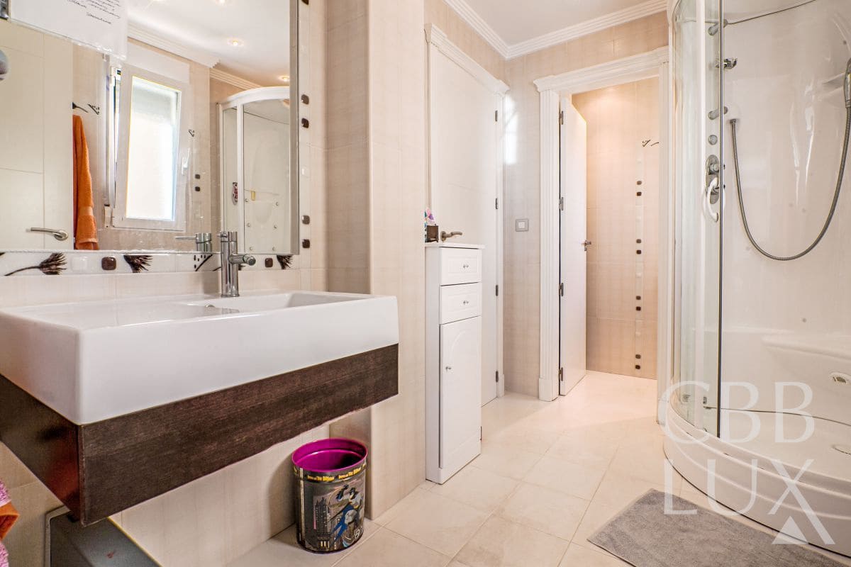 5 bedroom Villa for sale in Alfaz del Pi / L'Alfas del Pi - € 2,450,000 (Ref: 7124258)