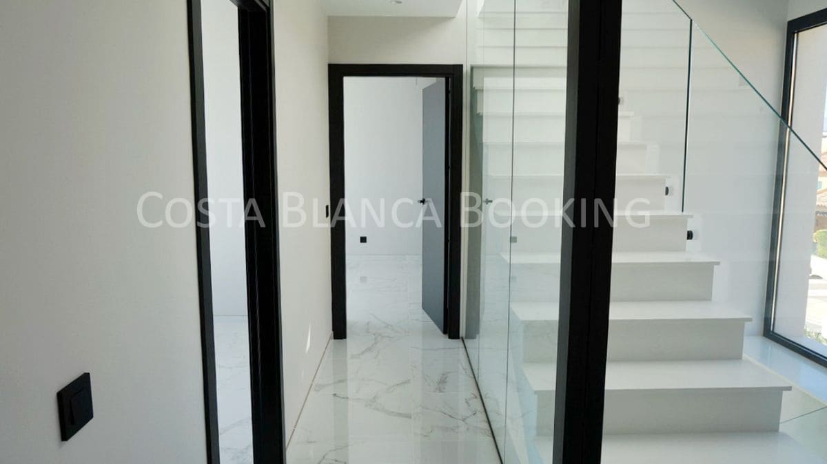 5 bedroom Villa for sale in Finestrat with garage - € 1,150,000 (Ref: 7459495)