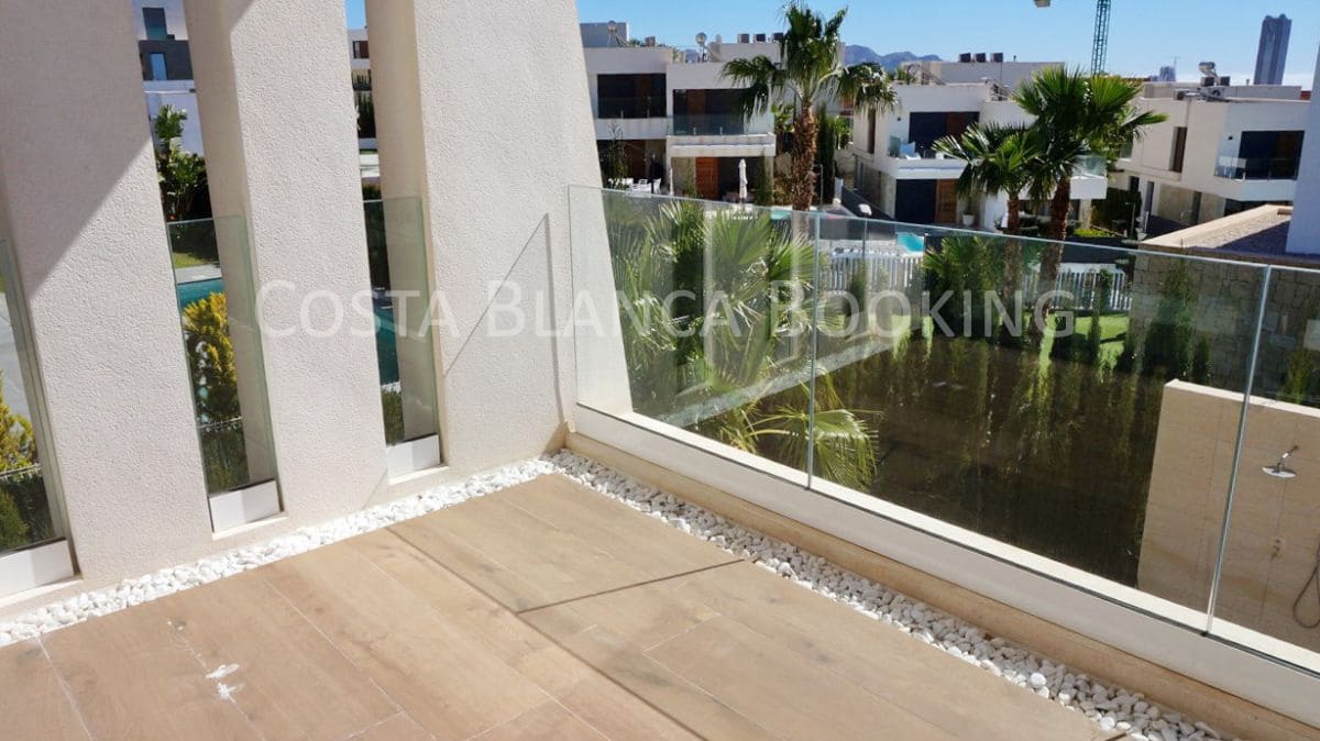 5 bedroom Villa for sale in Finestrat with garage - € 1,150,000 (Ref: 7459495)