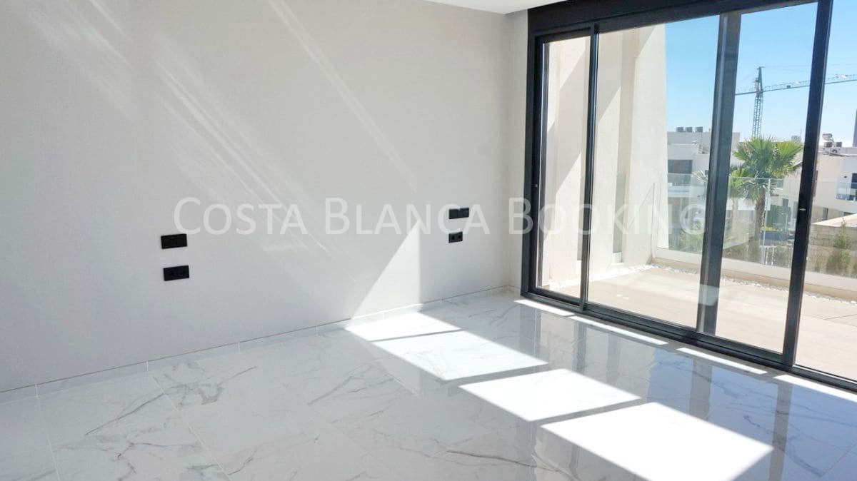 5 bedroom Villa for sale in Finestrat with garage - € 1,150,000 (Ref: 7459495)