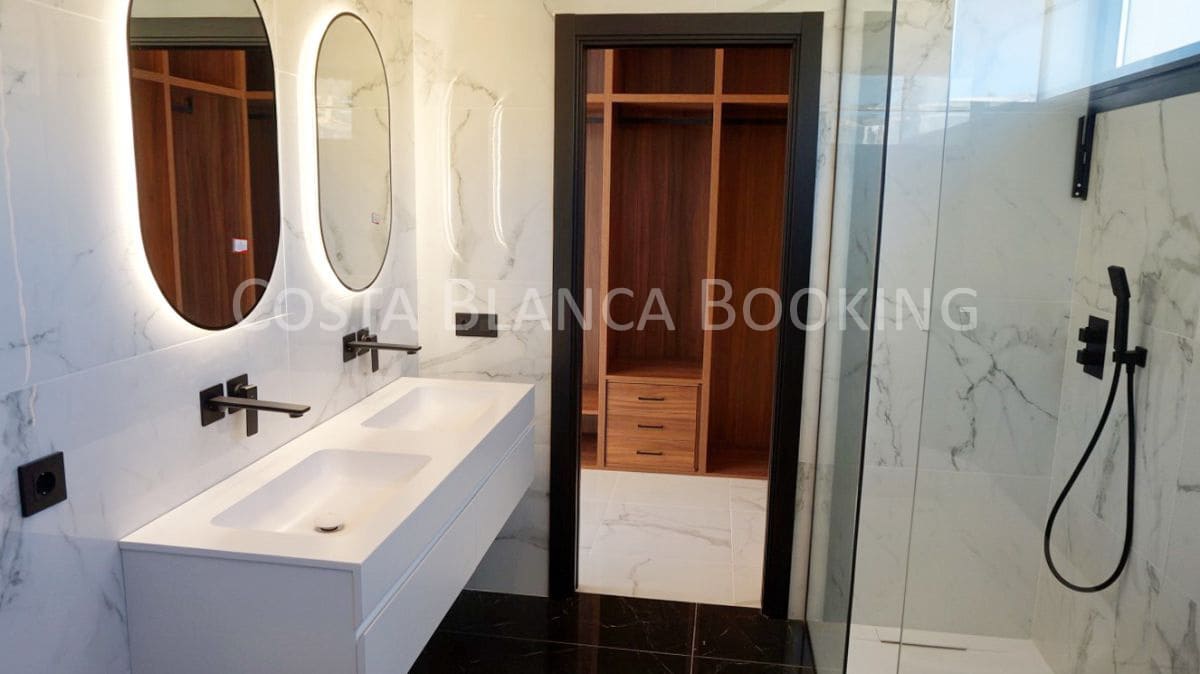 5 bedroom Villa for sale in Finestrat with garage - € 1,150,000 (Ref: 7459495)