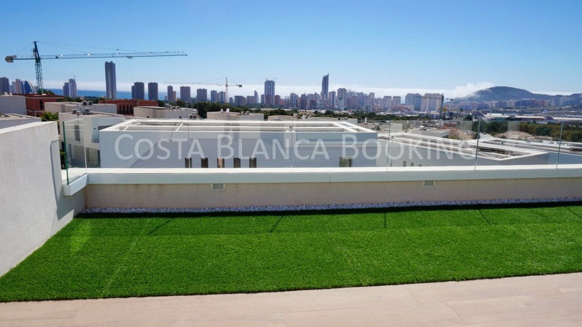 5 bedroom Villa for sale in Finestrat with garage - € 1,150,000 (Ref: 7459495)