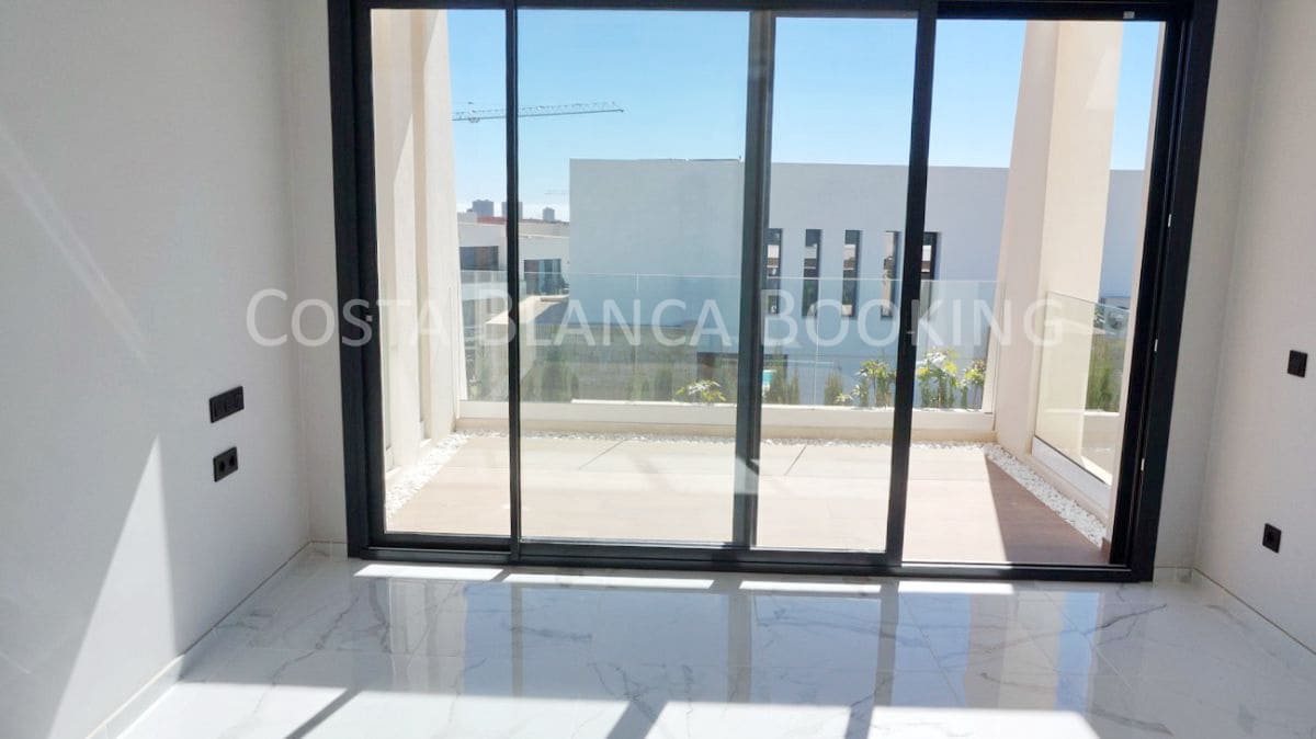 5 bedroom Villa for sale in Finestrat with garage - € 1,150,000 (Ref: 7459495)