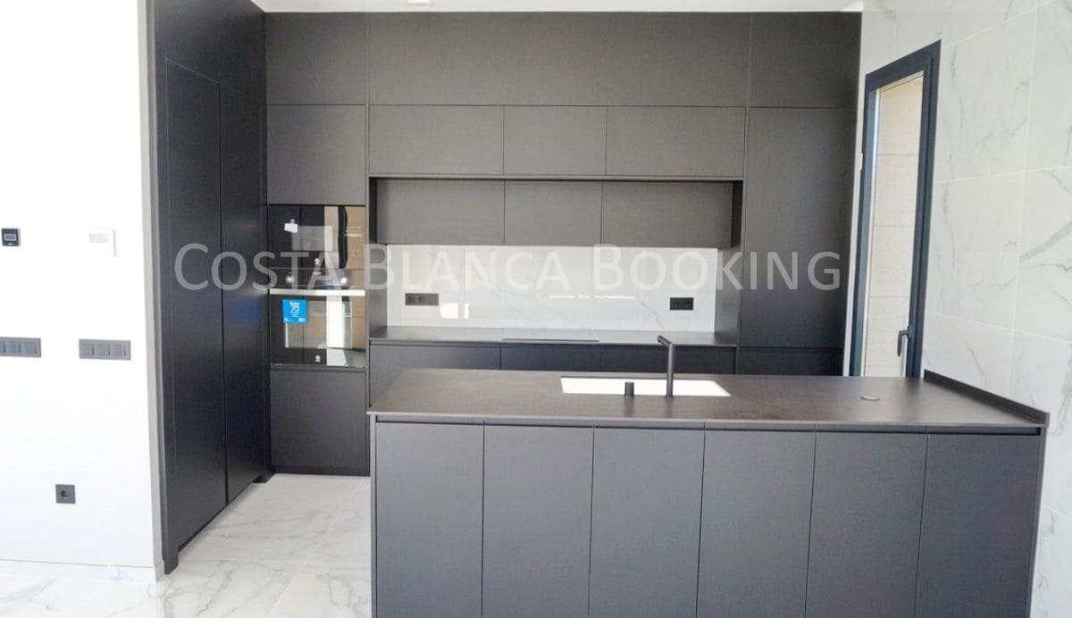 5 bedroom Villa for sale in Finestrat with garage - € 1,150,000 (Ref: 7459495)