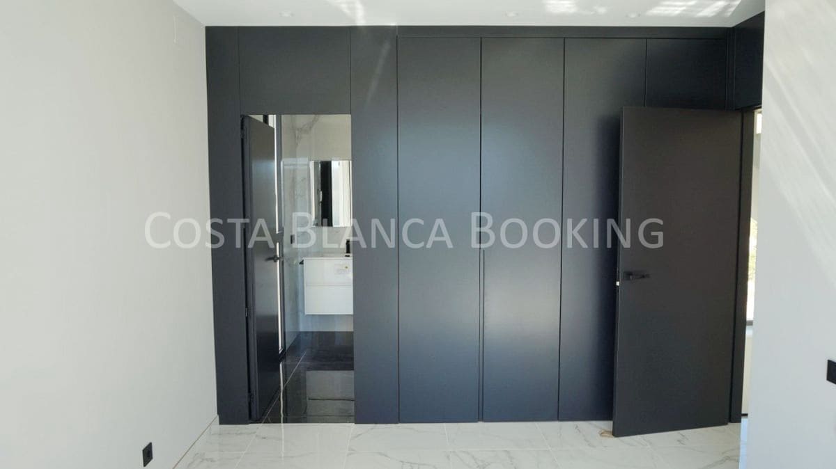 5 bedroom Villa for sale in Finestrat with garage - € 1,150,000 (Ref: 7459495)