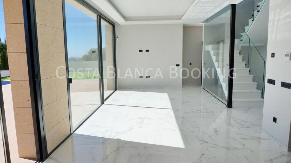 5 bedroom Villa for sale in Finestrat with garage - € 1,150,000 (Ref: 7459495)