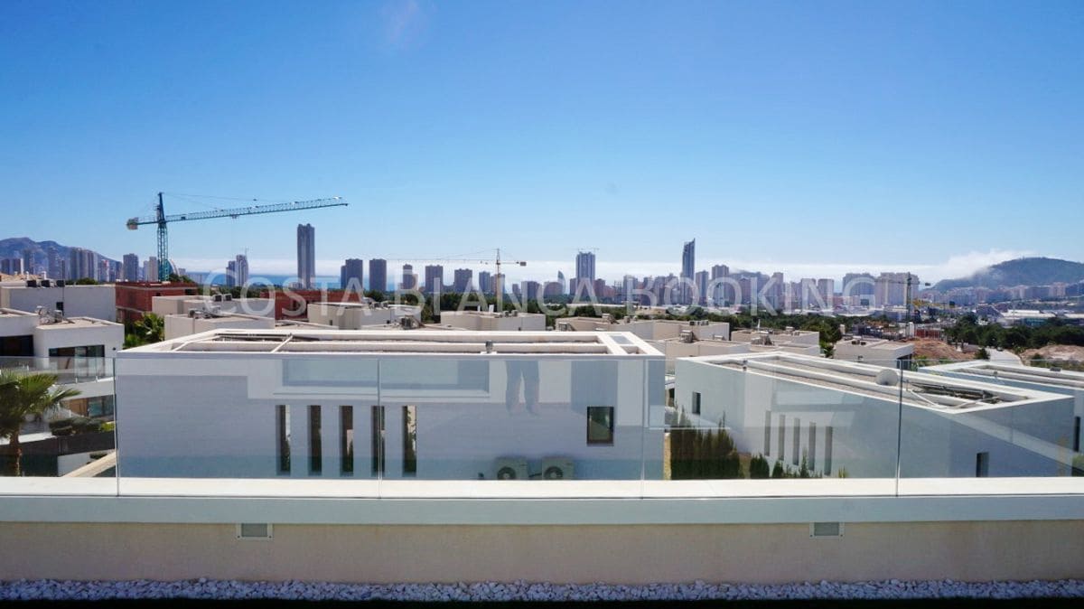 5 bedroom Villa for sale in Finestrat with garage - € 1,150,000 (Ref: 7459495)