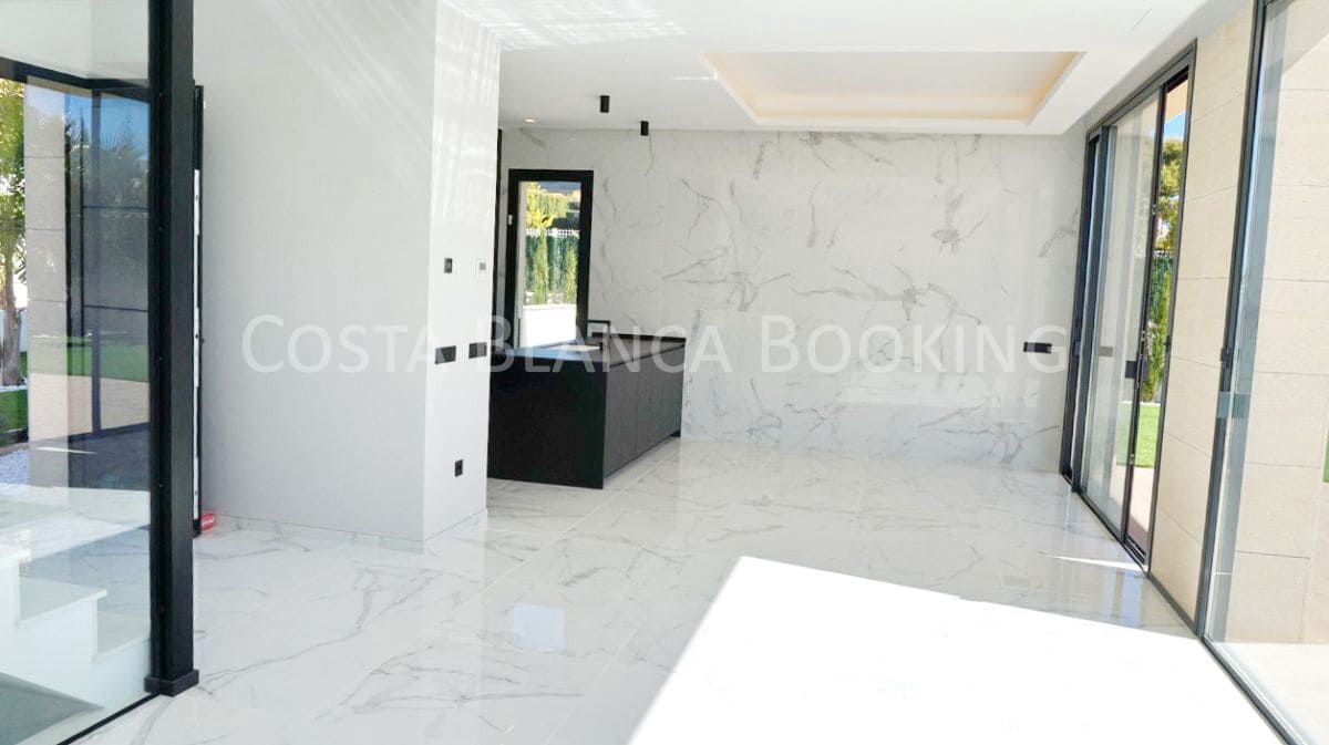 5 bedroom Villa for sale in Finestrat with garage - € 1,150,000 (Ref: 7459495)