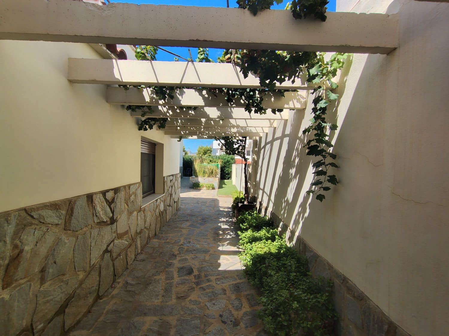 6 bedroom Villa for sale in Albir - € 1,100,000 (Ref: 8996926)