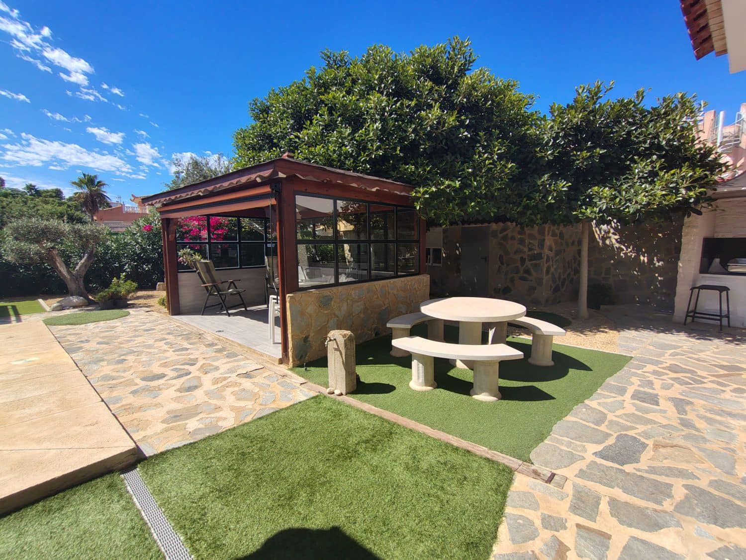 6 bedroom Villa for sale in Albir - € 1,100,000 (Ref: 8996926)