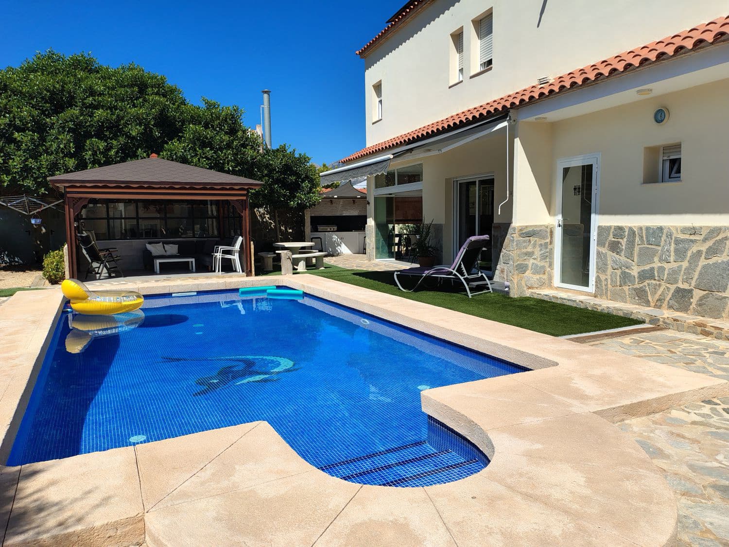 6 bedroom Villa for sale in Albir - € 1,100,000 (Ref: 8996926)