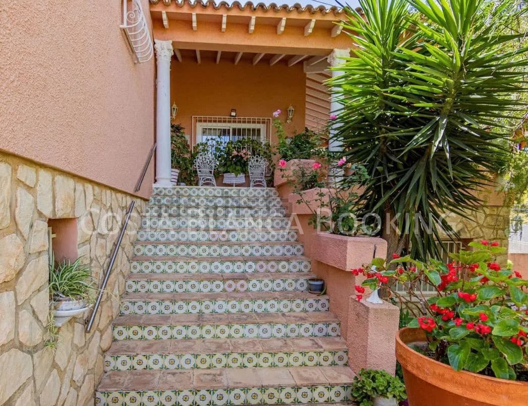 4 bedroom Villa for sale in Albir - € 649,000 (Ref: 8996929)