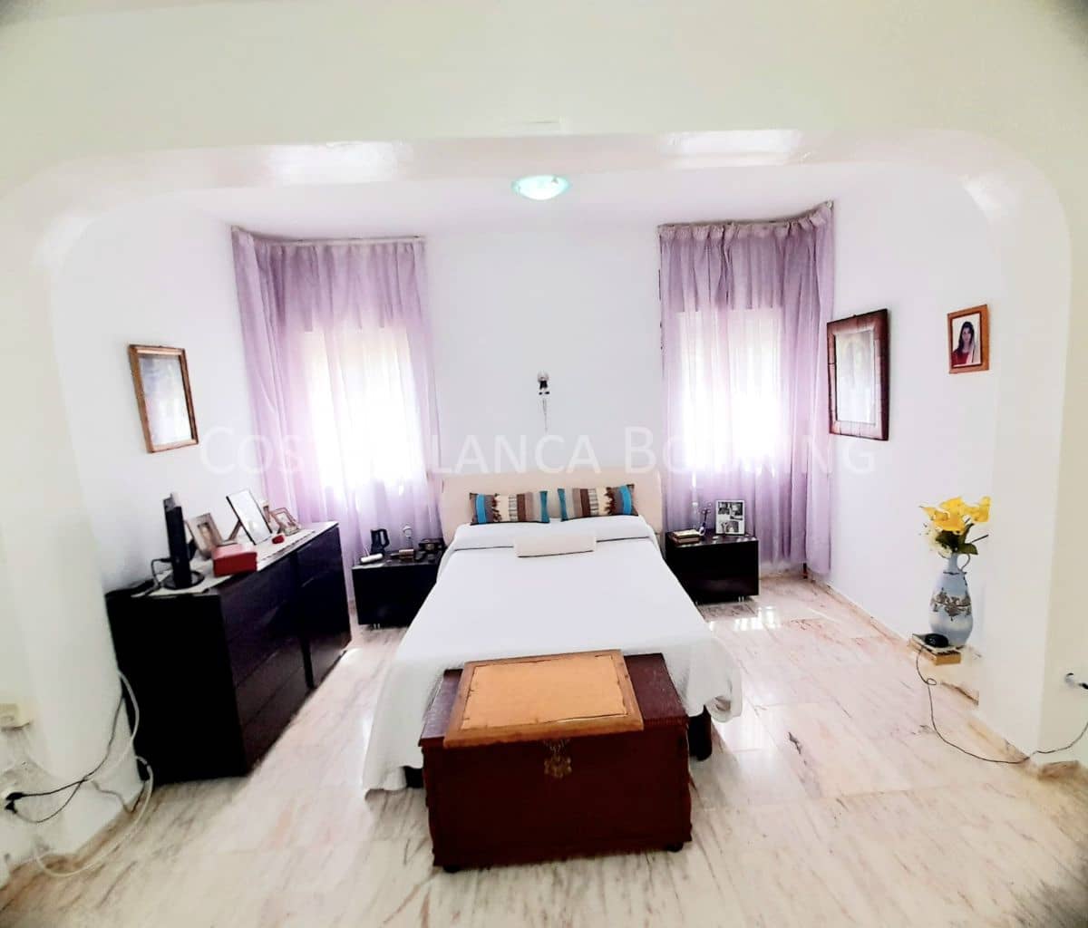 4 bedroom Villa for sale in Albir - € 649,000 (Ref: 8996929)