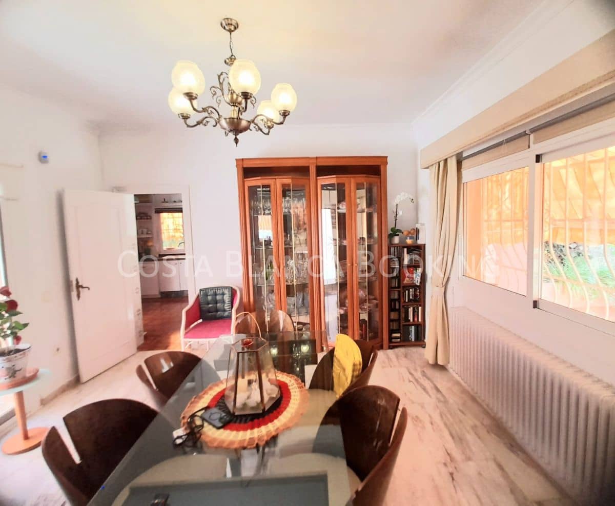 4 bedroom Villa for sale in Albir - € 649,000 (Ref: 8996929)