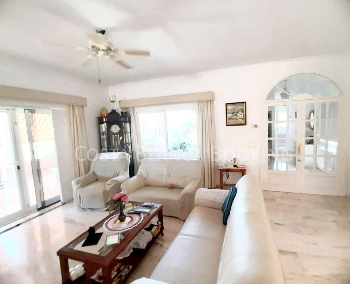 4 bedroom Villa for sale in Albir - € 649,000 (Ref: 8996929)