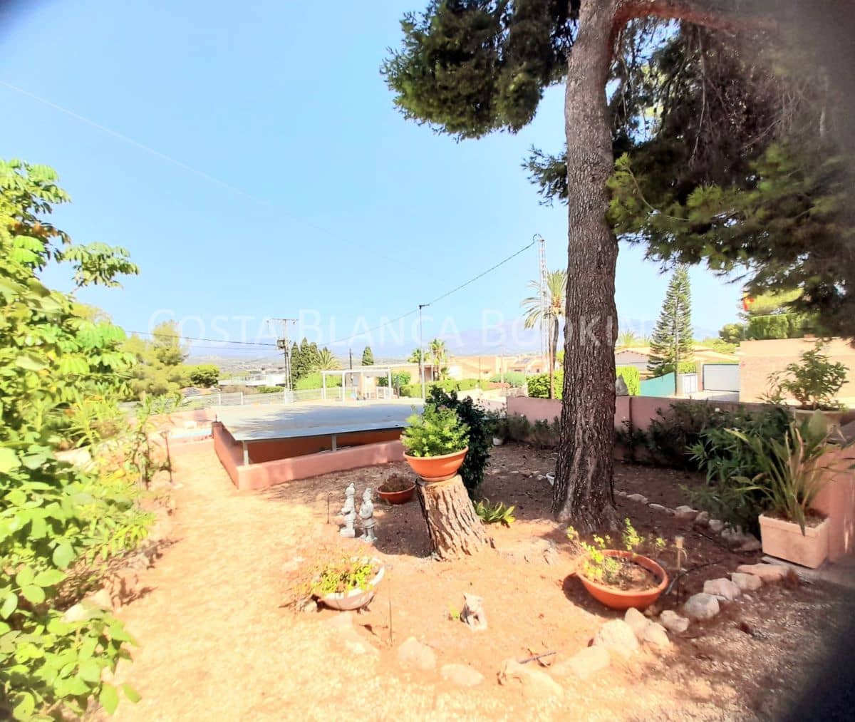 4 bedroom Villa for sale in Albir - € 649,000 (Ref: 8996929)