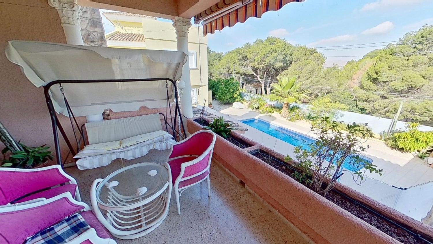 4 bedroom Villa for sale in Albir - € 649,000 (Ref: 8996929)