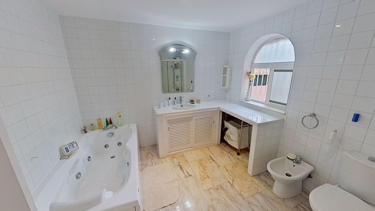 4 bedroom Villa for sale in Albir - € 649,000 (Ref: 8996929)