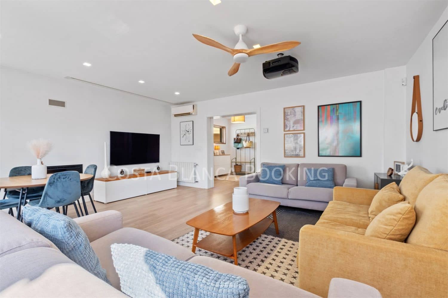 4 bedroom Villa for sale in Alfaz del Pi / L'Alfas del Pi - € 599,000 (Ref: 8996932)