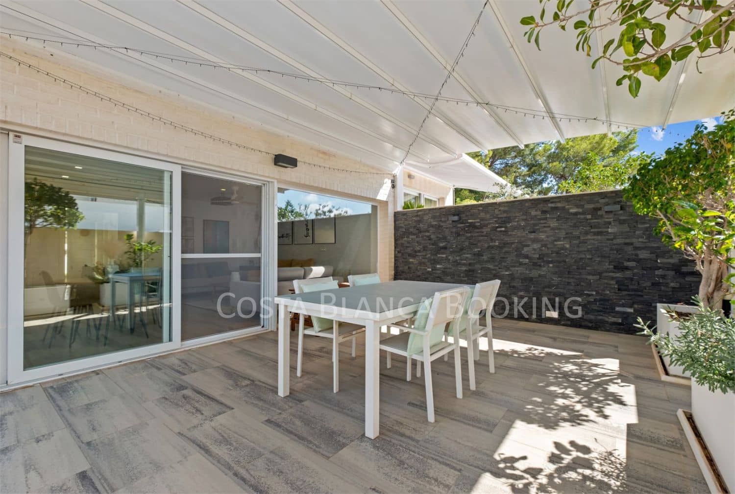 4 bedroom Villa for sale in Alfaz del Pi / L'Alfas del Pi - € 599,000 (Ref: 8996932)