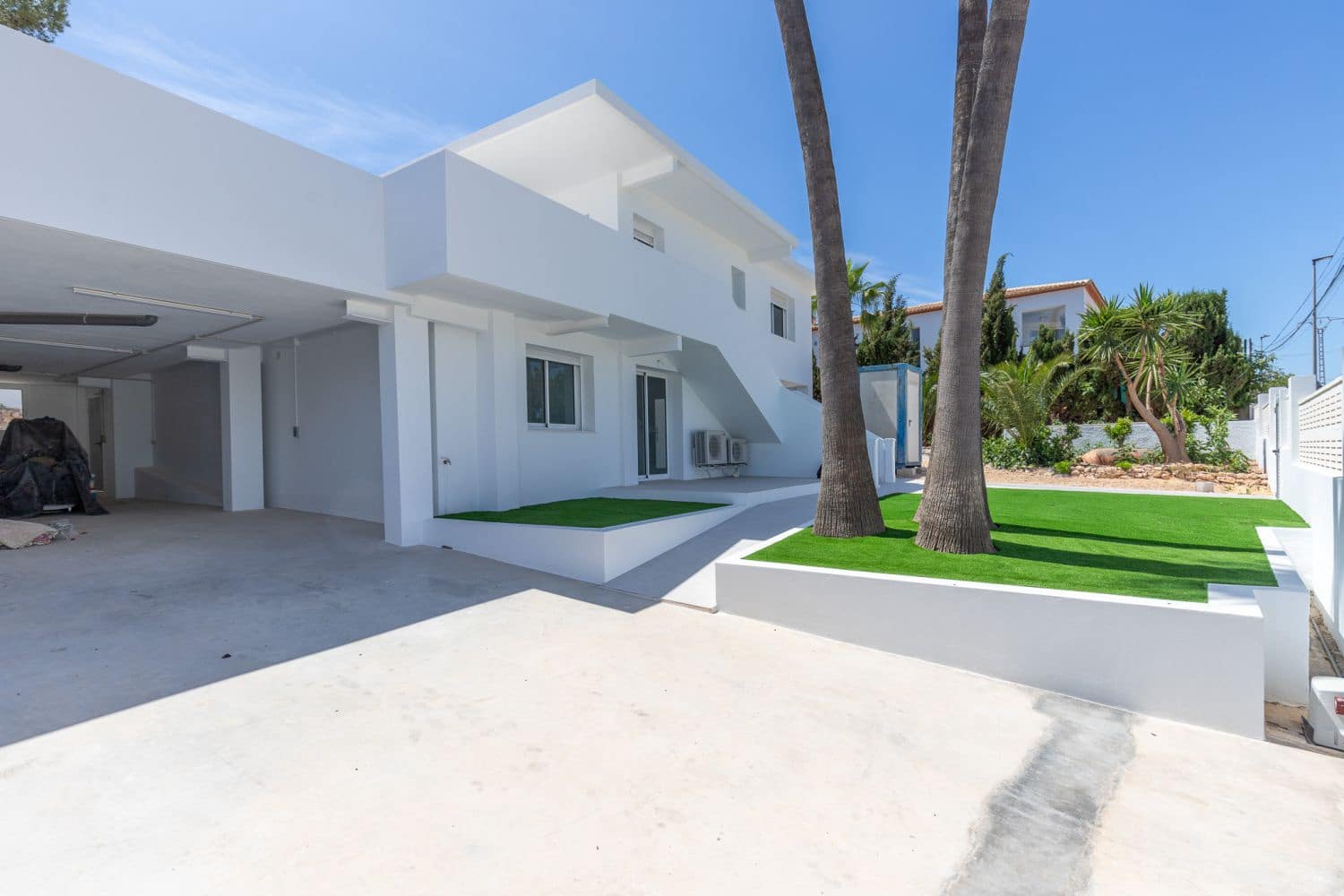 5 bedroom Villa for sale in Albir with garage - € 795,000 (Ref: 8996934)