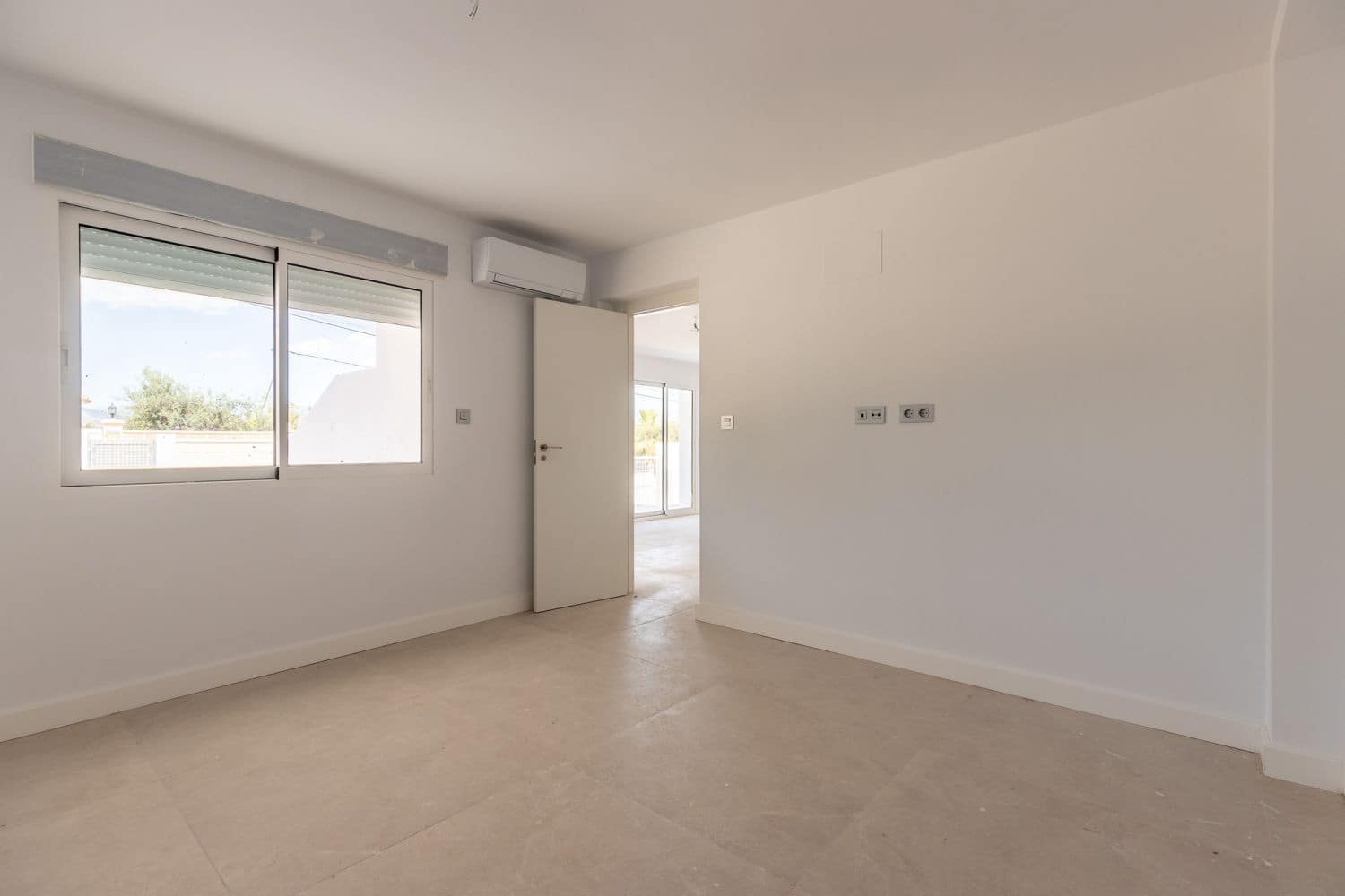 5 bedroom Villa for sale in Albir with garage - € 795,000 (Ref: 8996934)